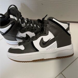 Women’s Nike dunk high up size 6